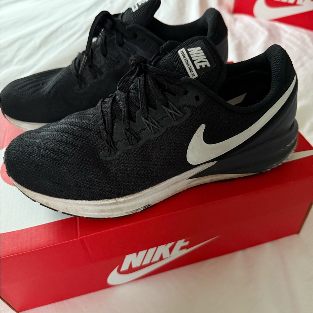 Nike Mens Black Zoom Vomero Running Shoes